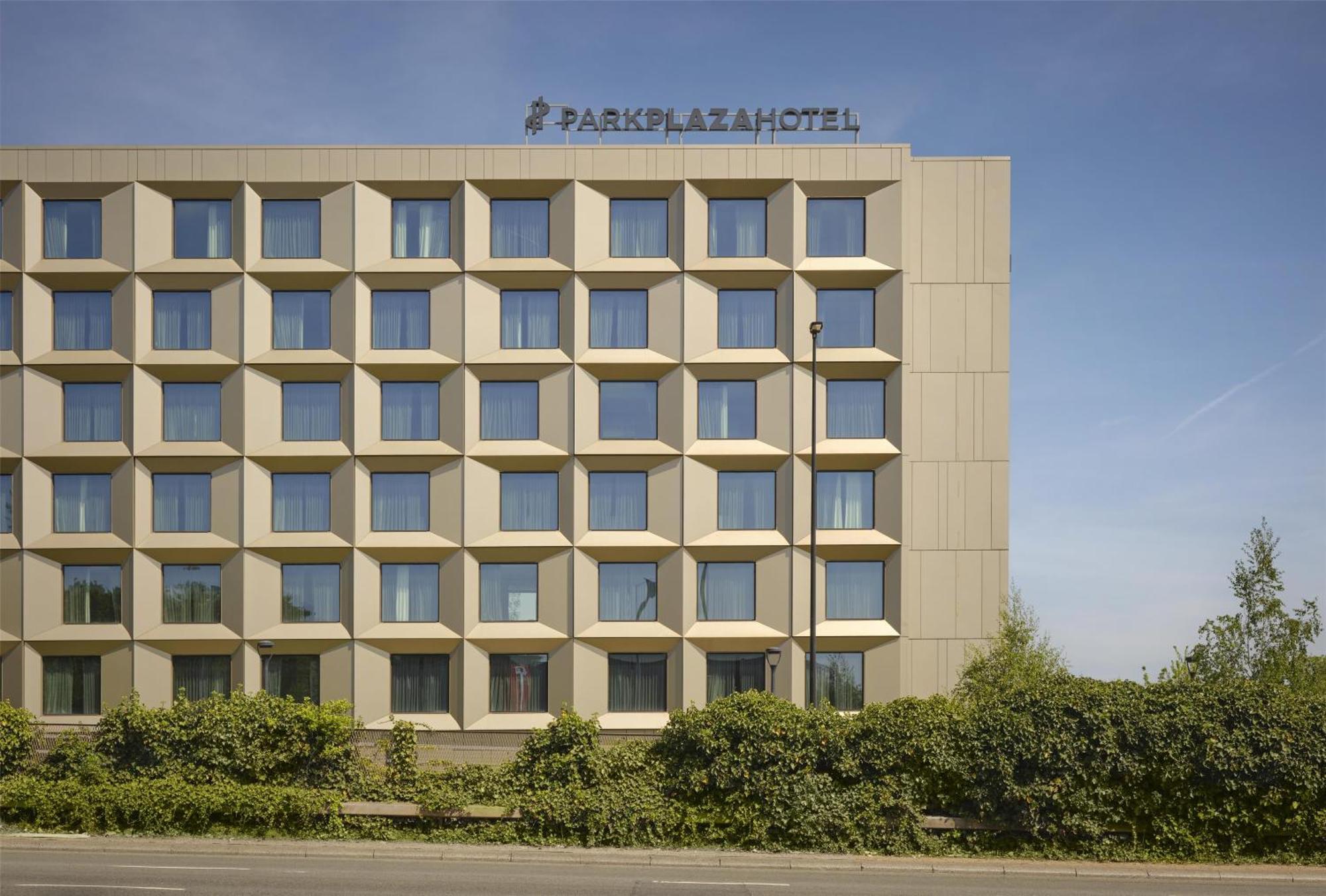 Park Plaza London, Park Royal Hotel London